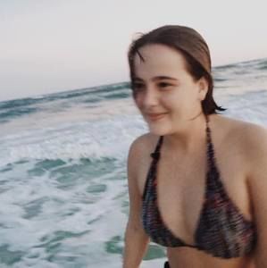 Meet your Posher, Becca